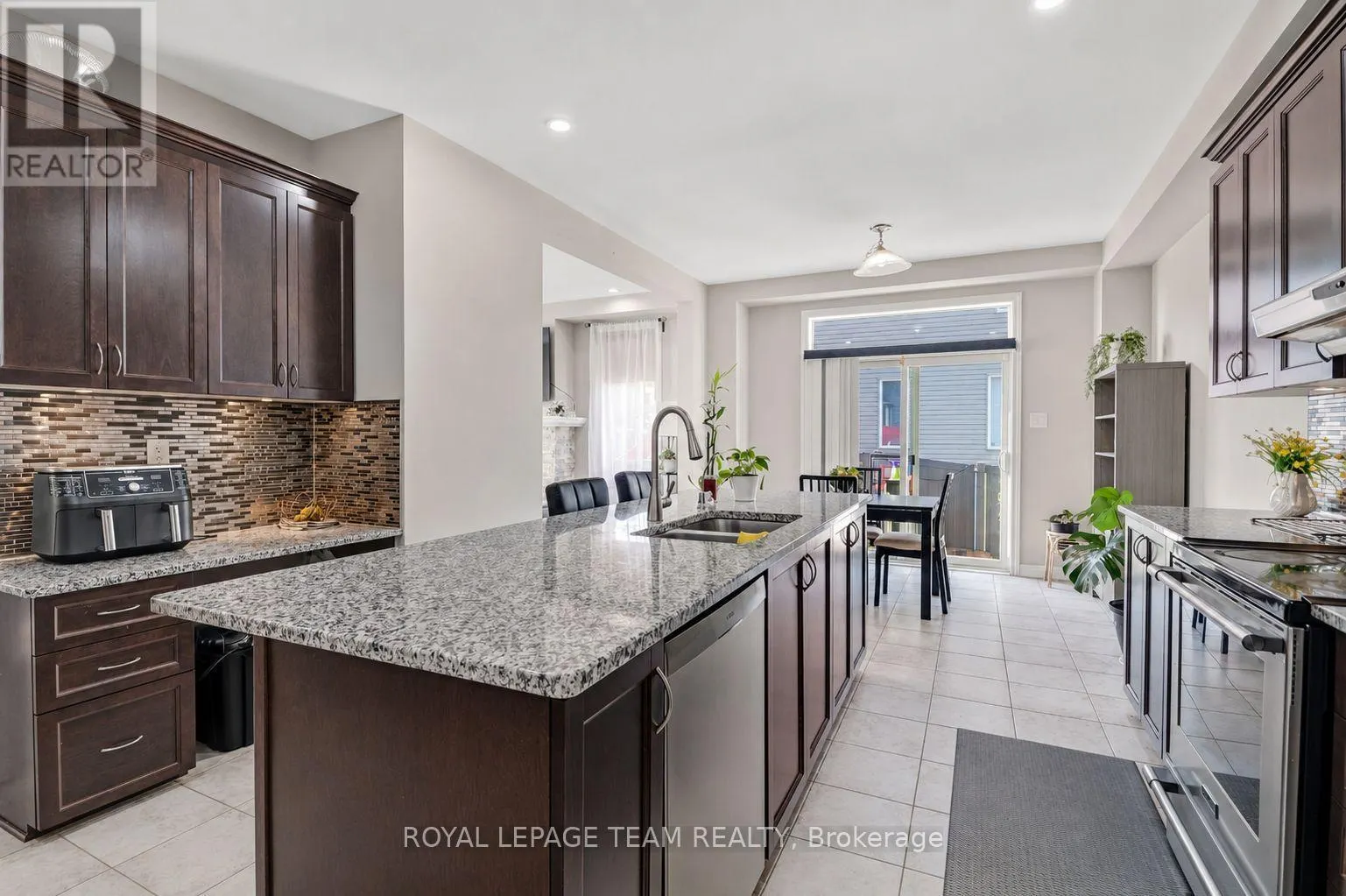 3 STONELEIGH STREET