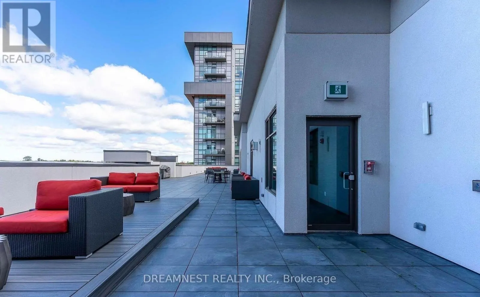 206 - 460 DUNDAS STREET E