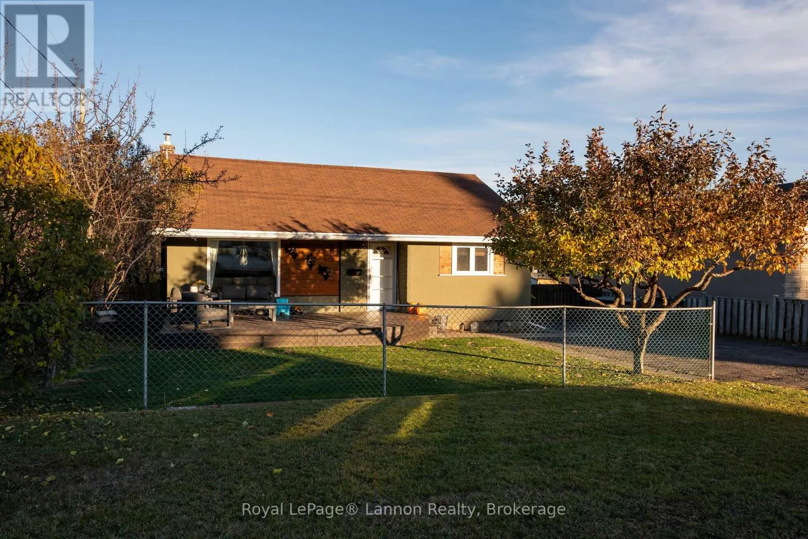 562 LESLIE AVENUE