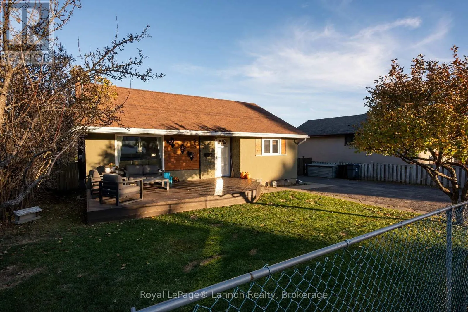 562 LESLIE AVENUE