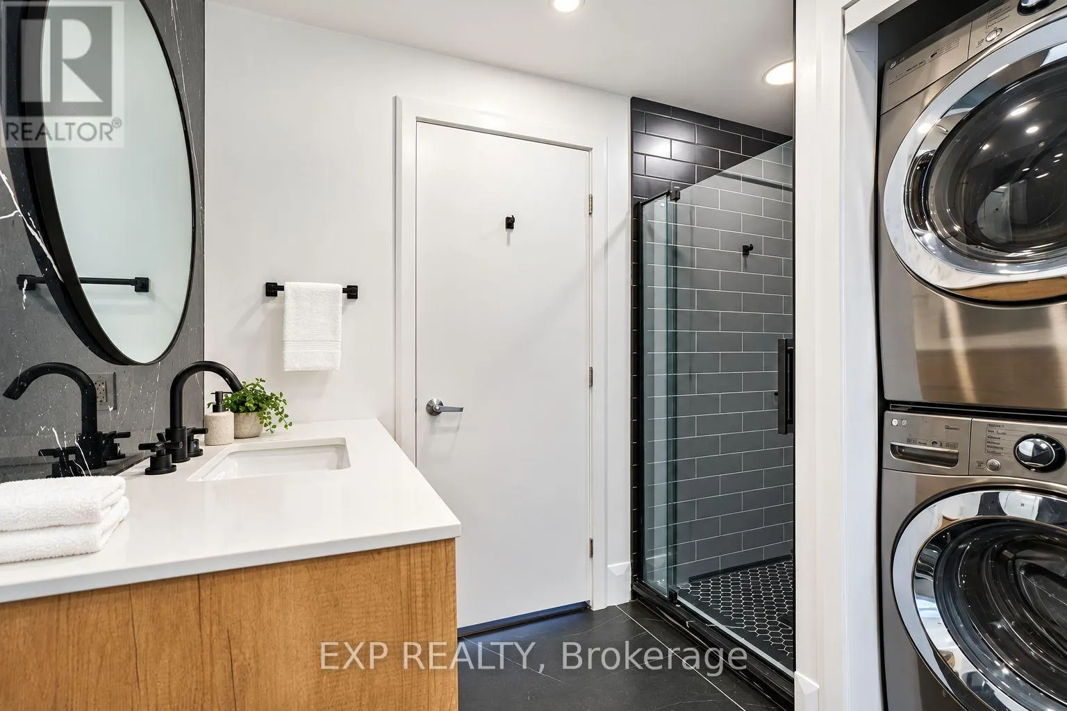 PH 2503 - 200 RIDEAU STREET