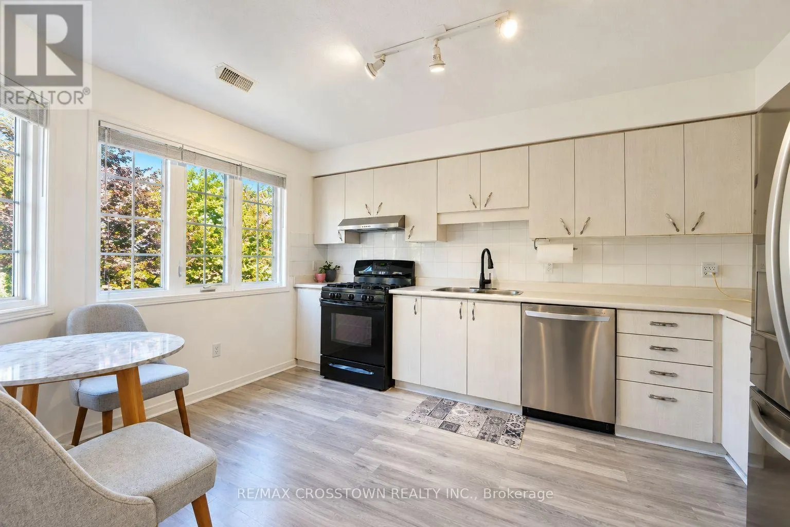 10 - 1067 RYMAL ROAD E