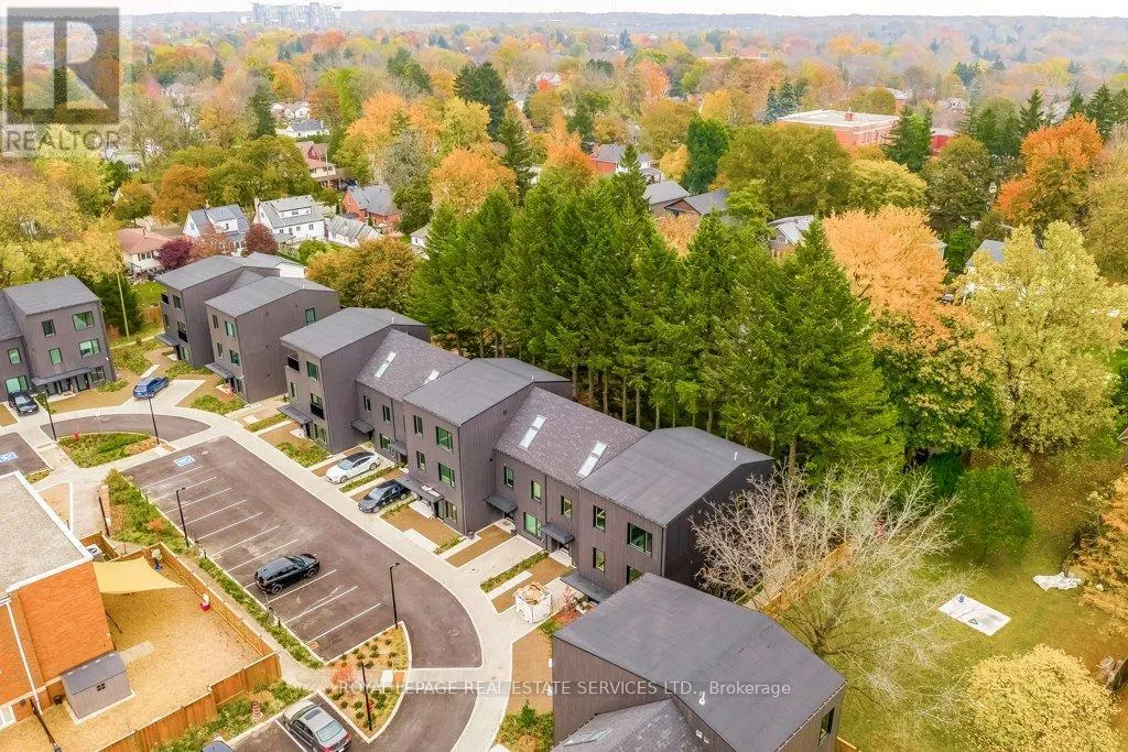 28 - 308 PARKSIDE DRIVE