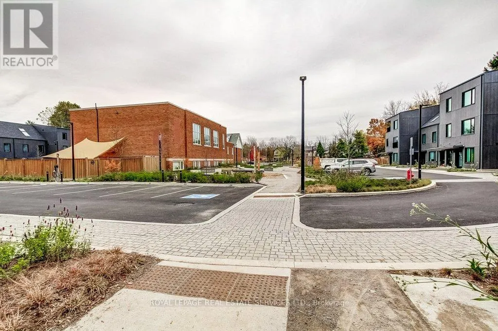 28 - 308 PARKSIDE DRIVE