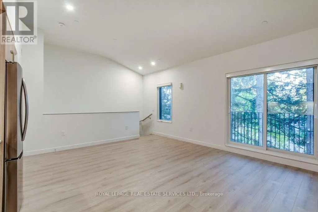 28 - 308 PARKSIDE DRIVE