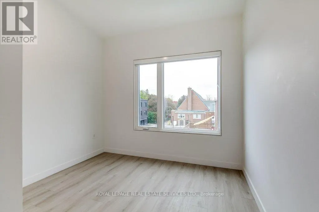28 - 308 PARKSIDE DRIVE