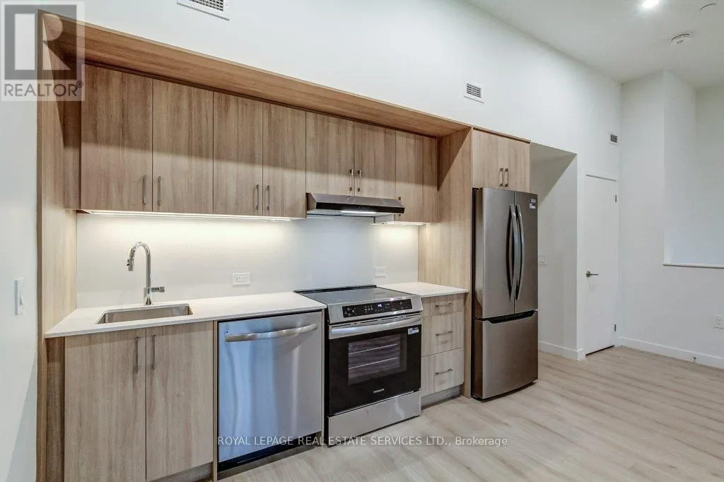 28 - 308 PARKSIDE DRIVE