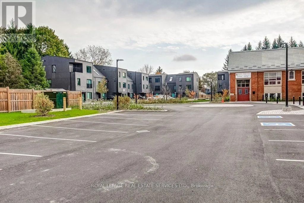 28 - 308 PARKSIDE DRIVE