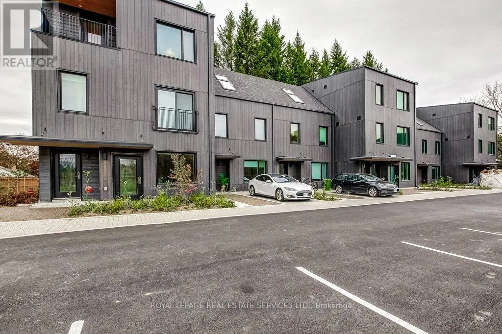 28 - 308 PARKSIDE DRIVE