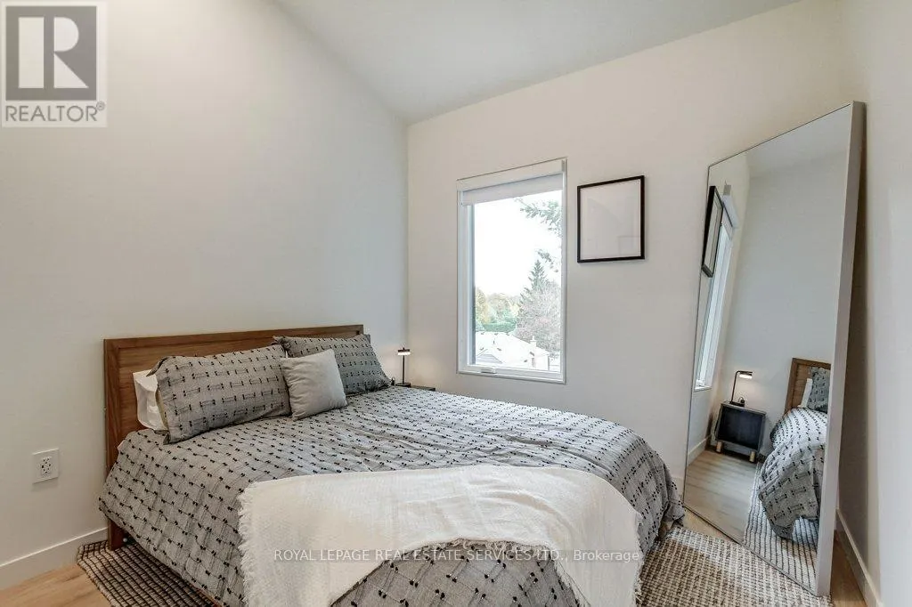 28 - 308 PARKSIDE DRIVE