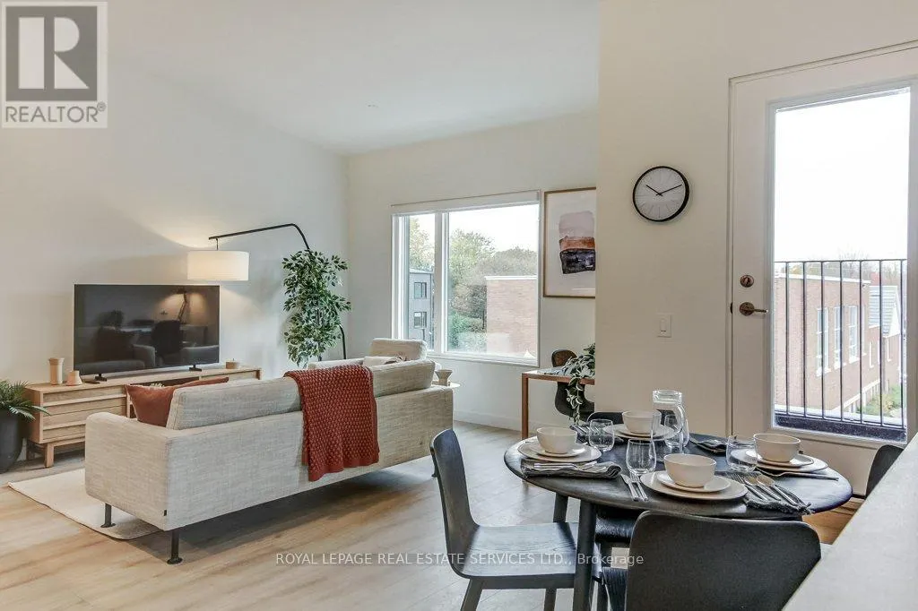 28 - 308 PARKSIDE DRIVE