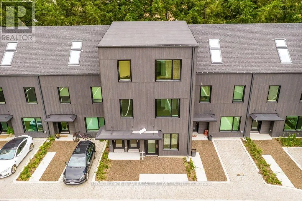 28 - 308 PARKSIDE DRIVE