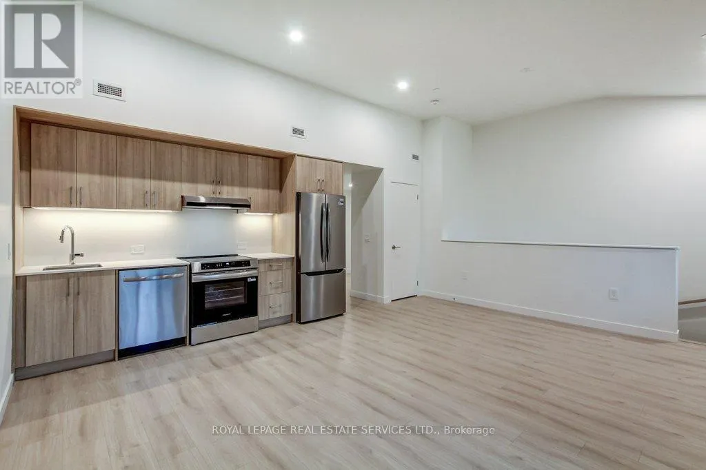 28 - 308 PARKSIDE DRIVE