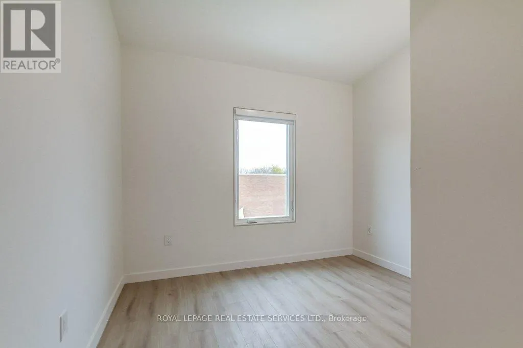 28 - 308 PARKSIDE DRIVE