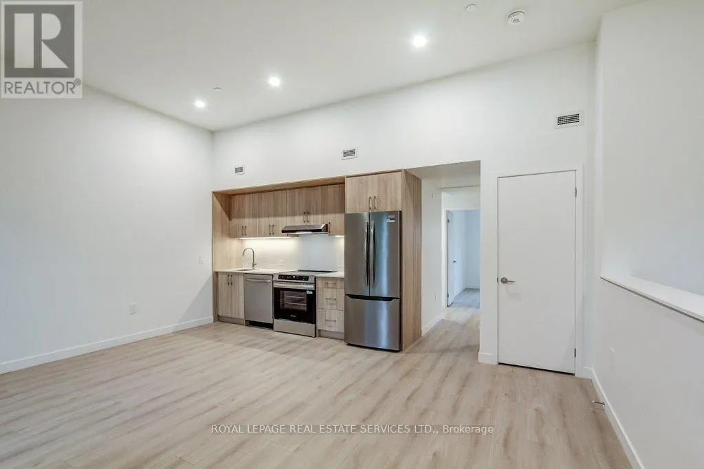 28 - 308 PARKSIDE DRIVE
