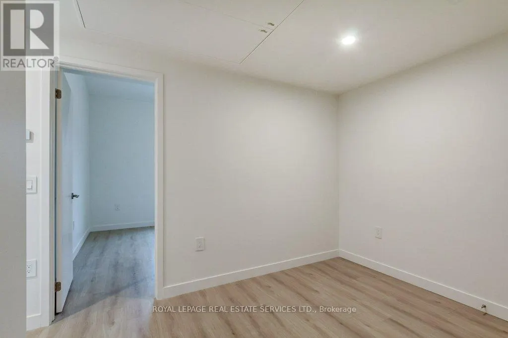 28 - 308 PARKSIDE DRIVE