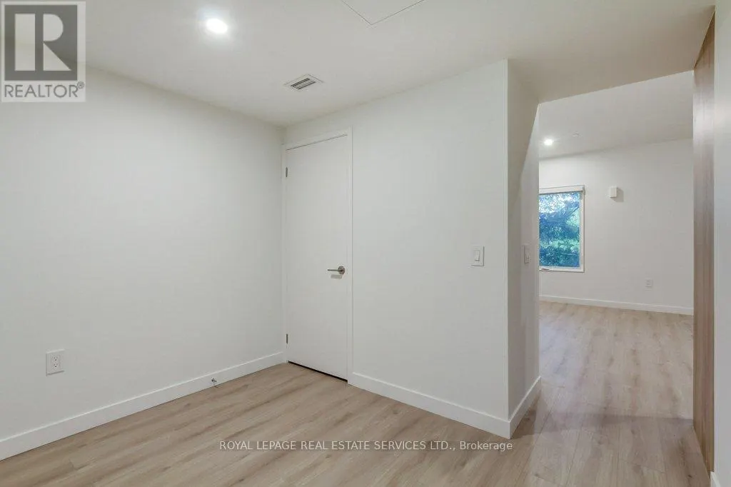 28 - 308 PARKSIDE DRIVE