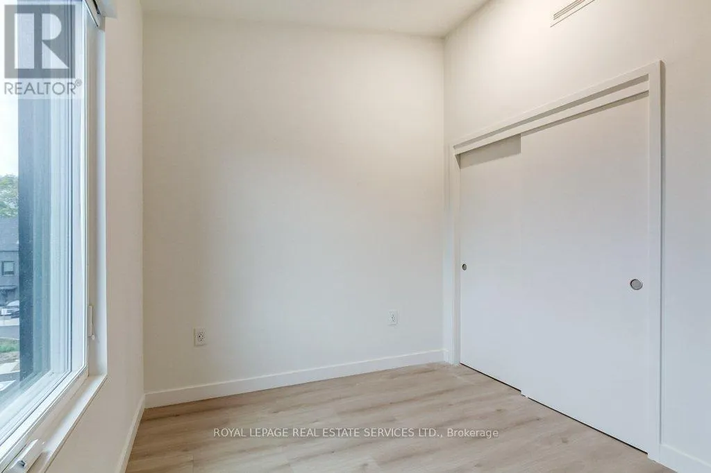 28 - 308 PARKSIDE DRIVE