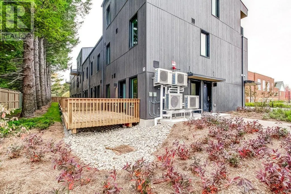 28 - 308 PARKSIDE DRIVE