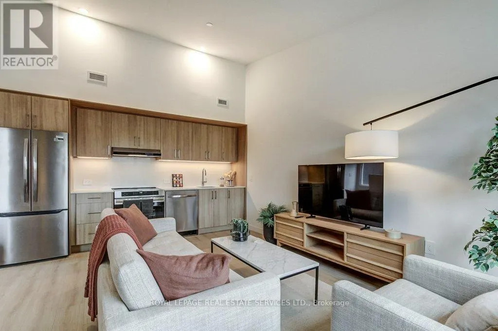 28 - 308 PARKSIDE DRIVE