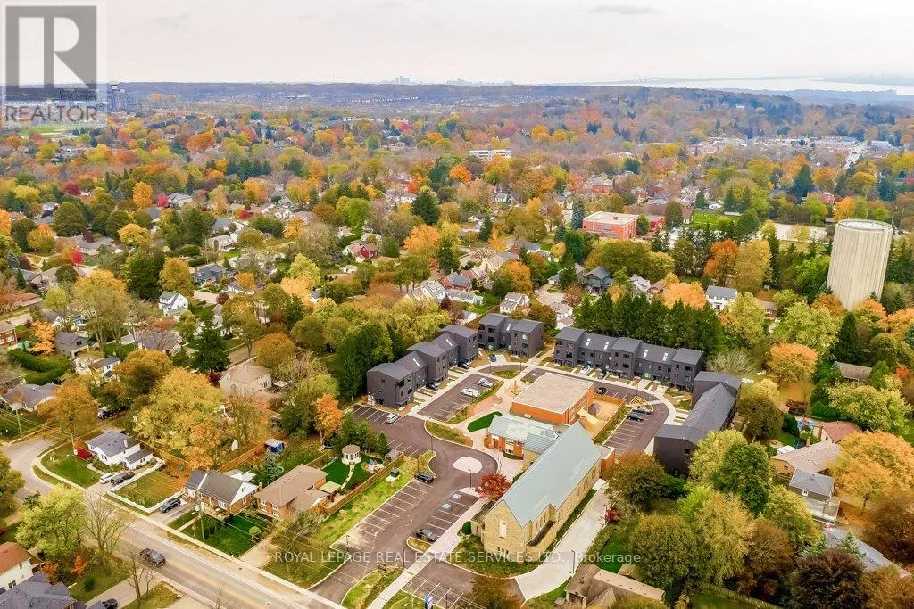 28 - 308 PARKSIDE DRIVE
