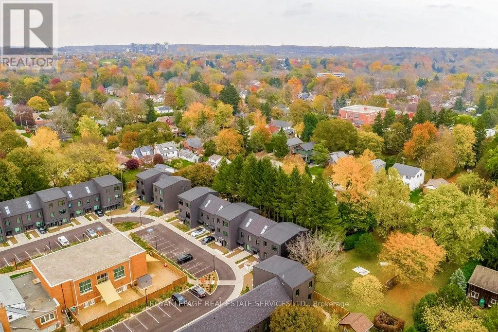 28 - 308 PARKSIDE DRIVE