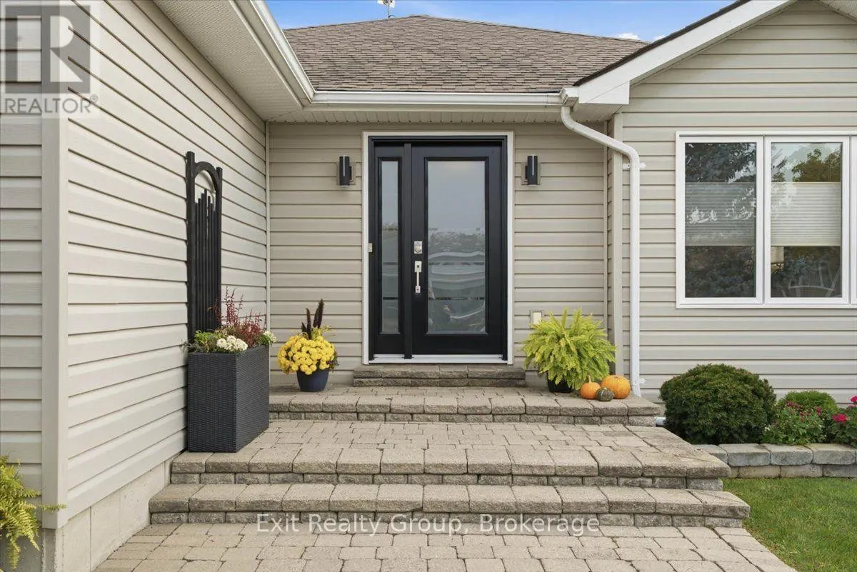 86 SANDBANKS COURT