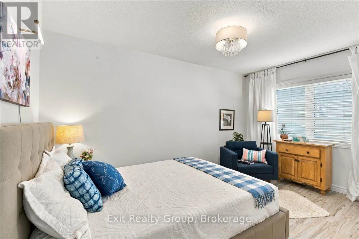 86 SANDBANKS COURT