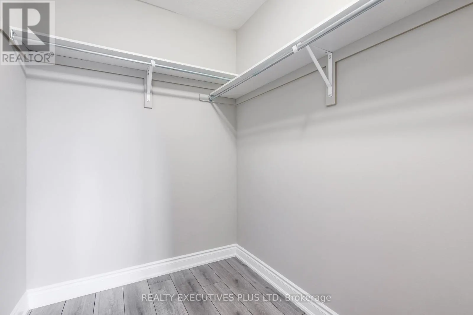 15 VENTURE WAY
