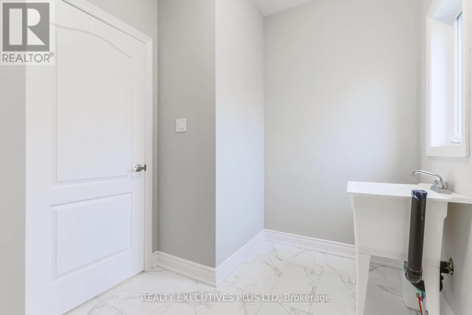 15 VENTURE WAY