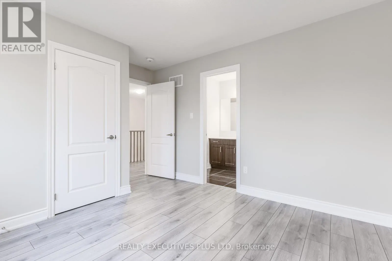 15 VENTURE WAY