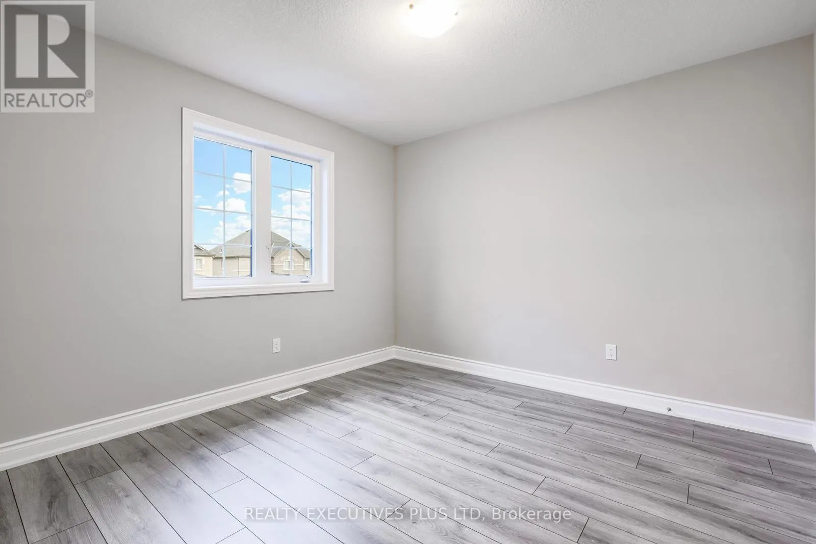 15 VENTURE WAY