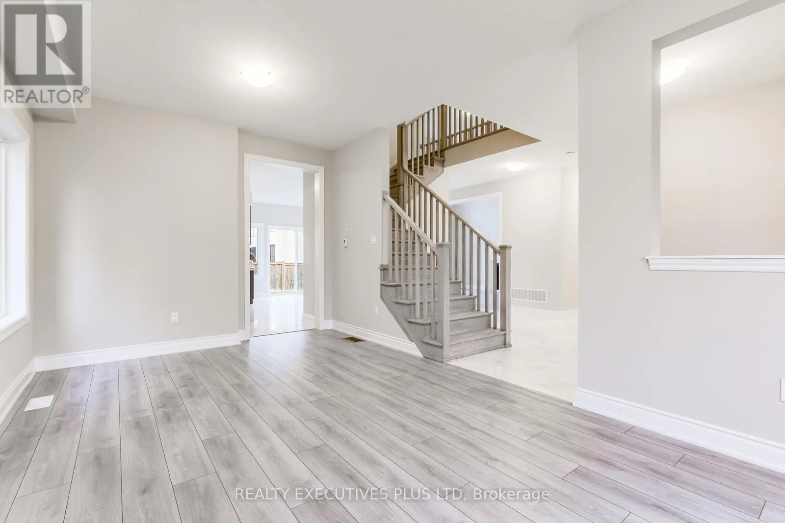 15 VENTURE WAY
