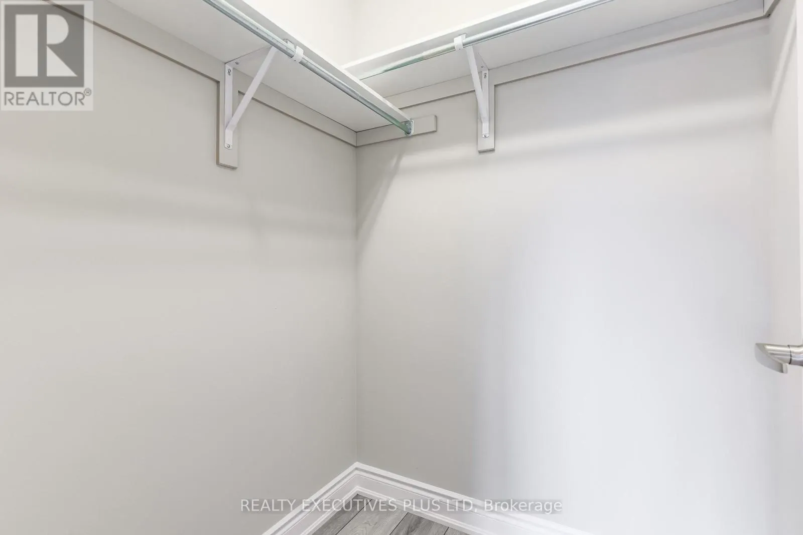 15 VENTURE WAY