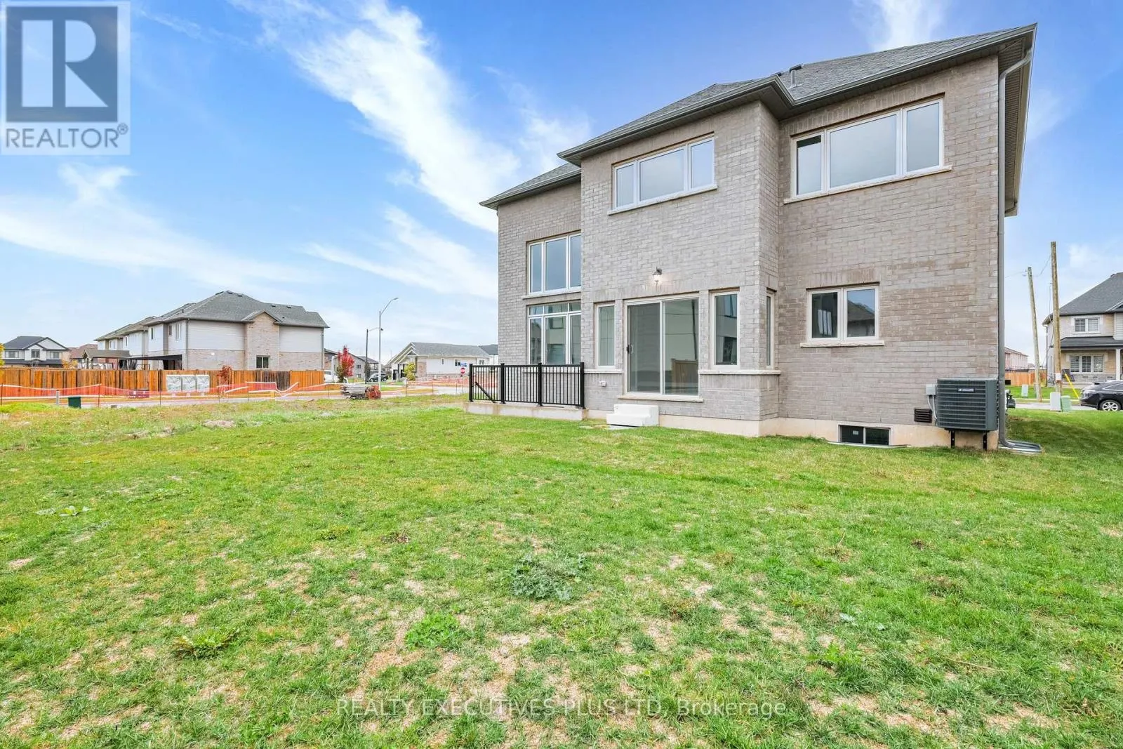 15 VENTURE WAY