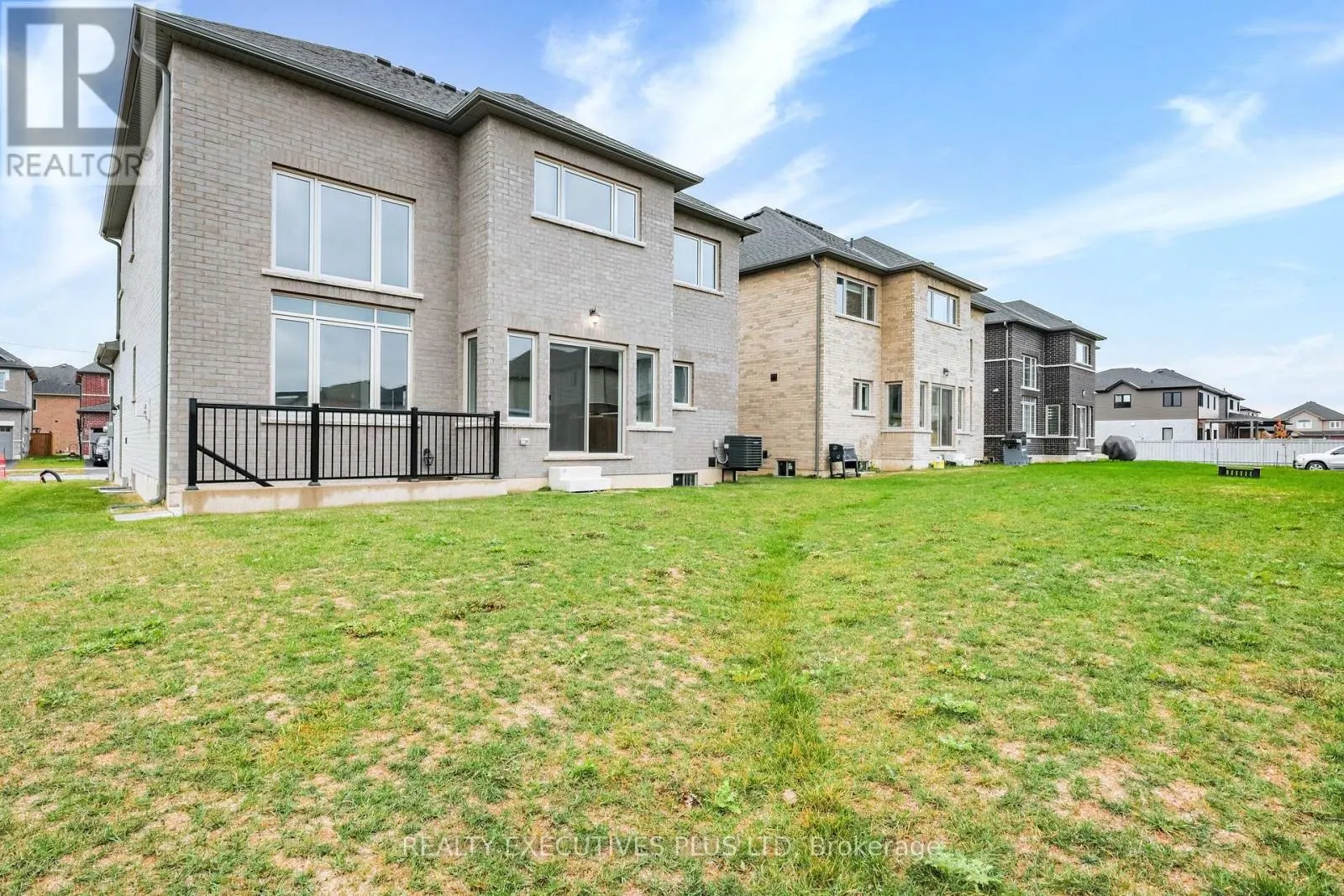 15 VENTURE WAY