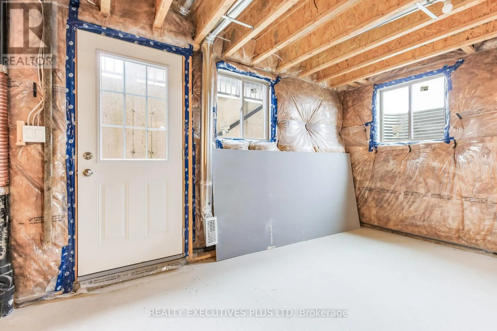 15 VENTURE WAY