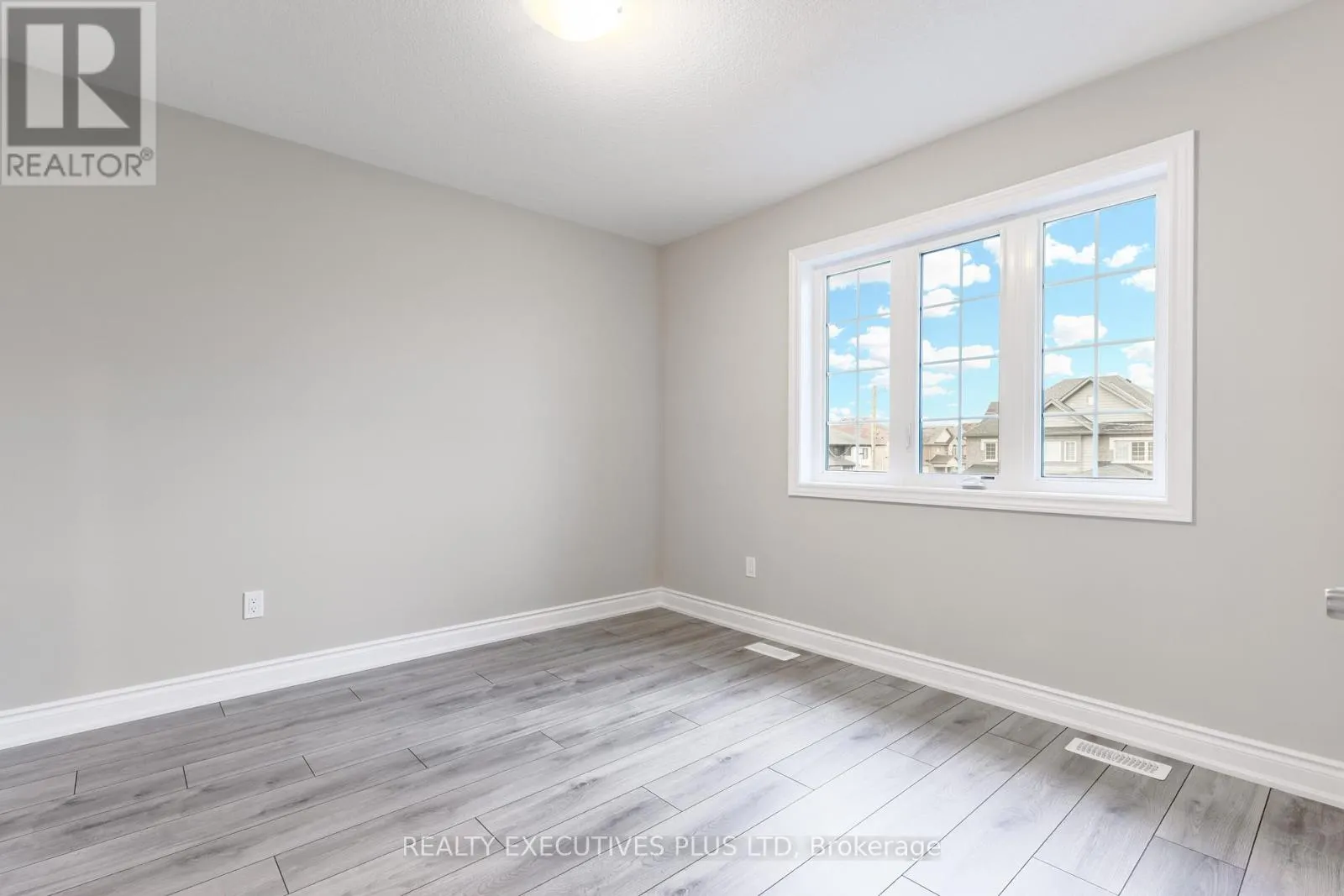 15 VENTURE WAY
