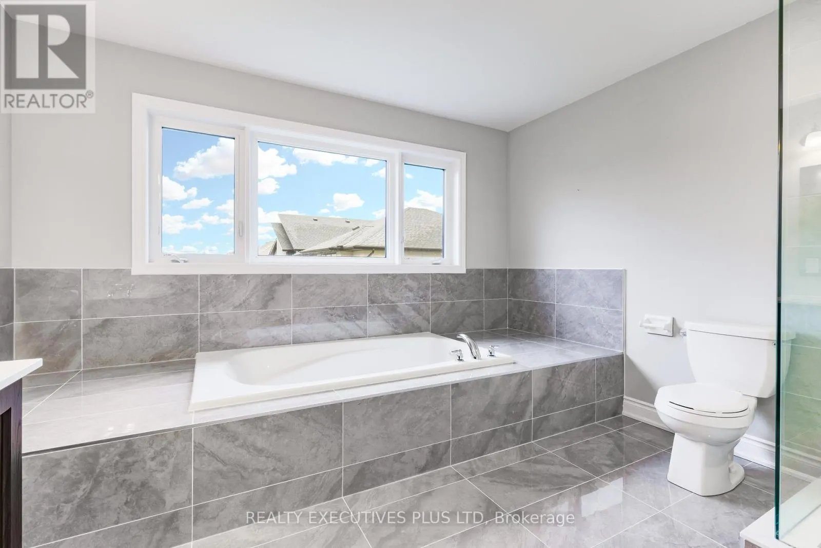 15 VENTURE WAY