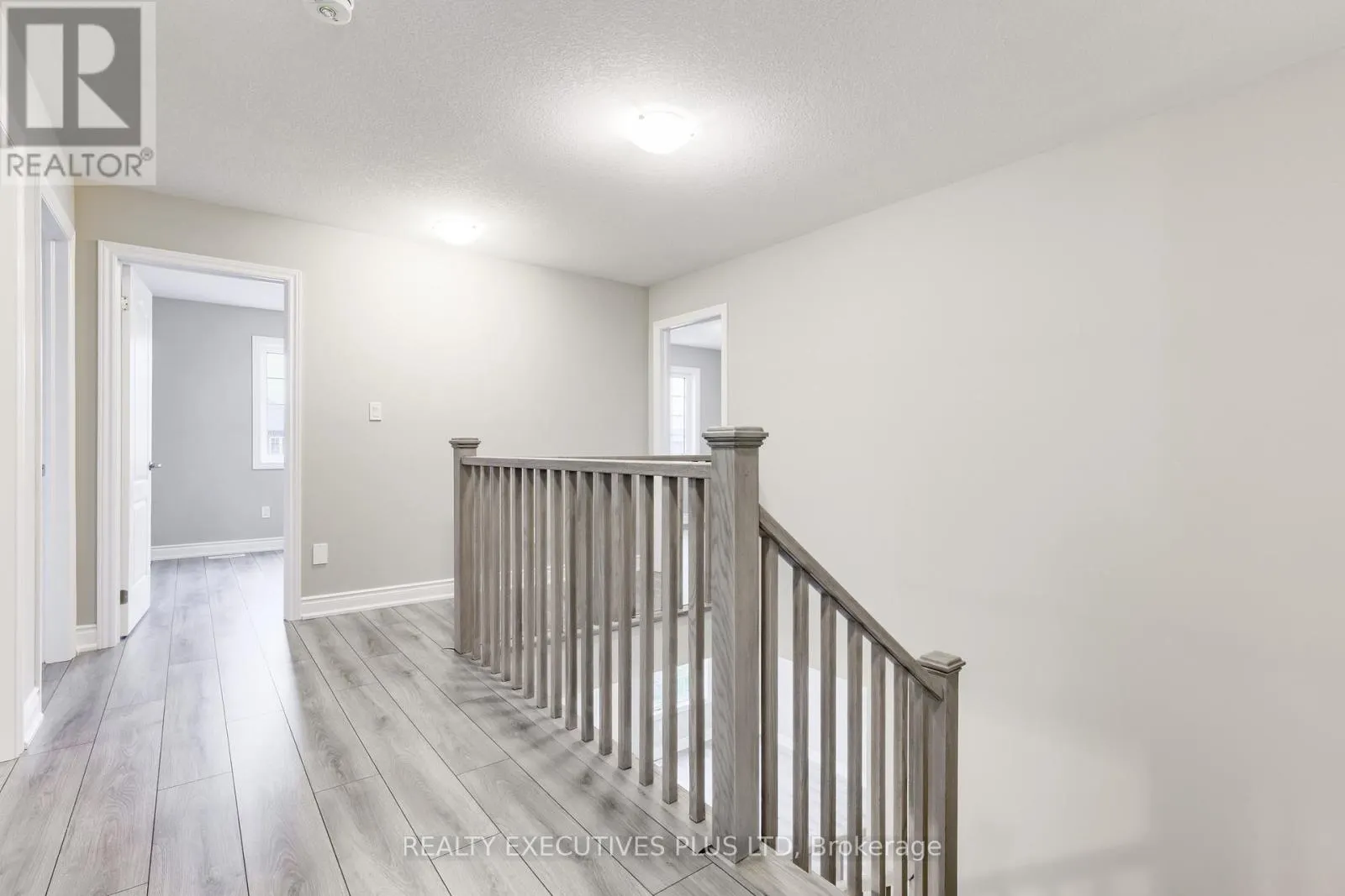 15 VENTURE WAY