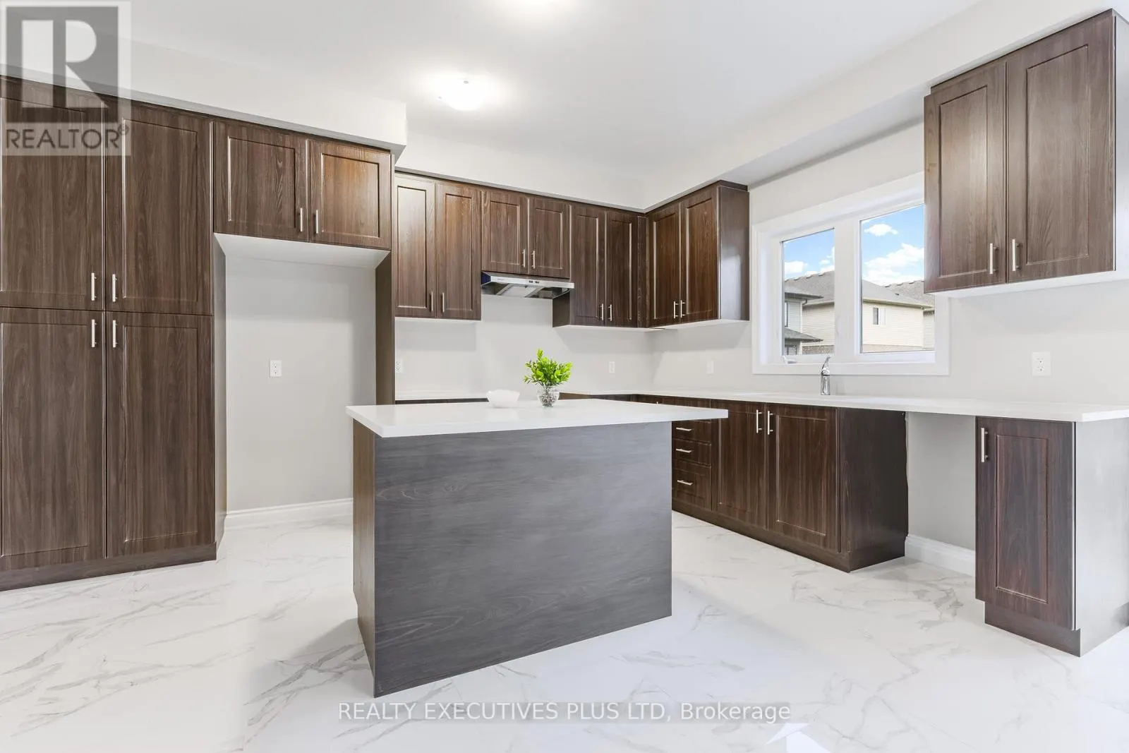 15 VENTURE WAY