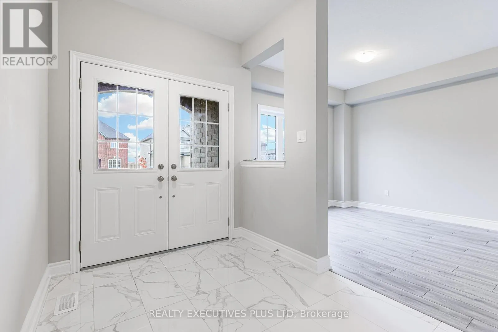 15 VENTURE WAY