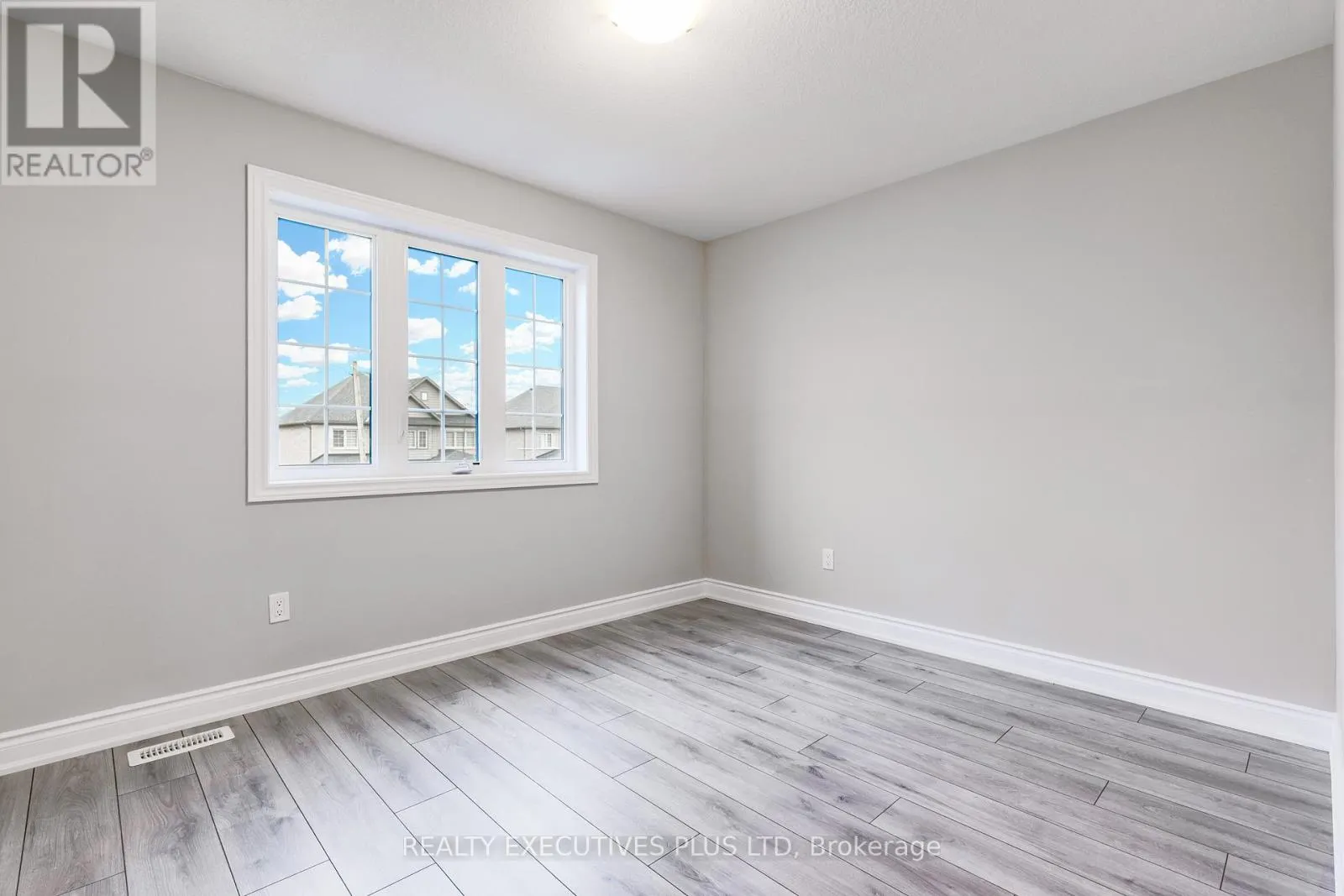 15 VENTURE WAY