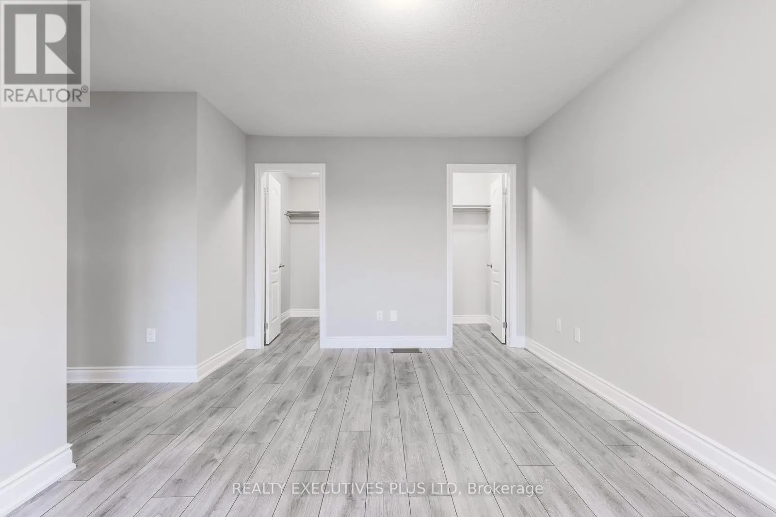 15 VENTURE WAY