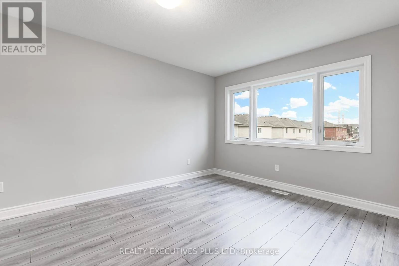 15 VENTURE WAY