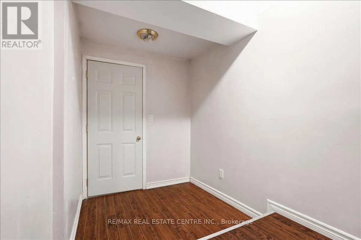 15 ROEHAMPTON CRESCENT