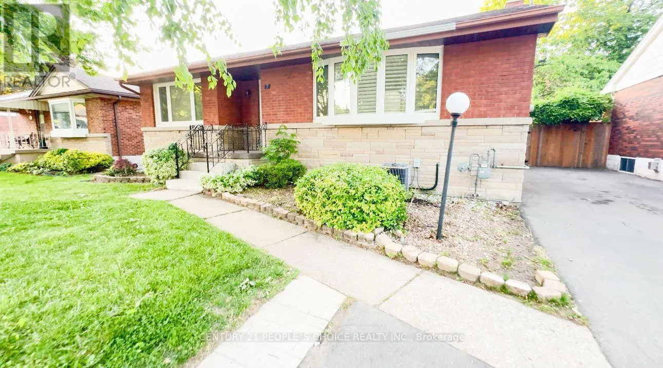 7 HARDALE CRESCENT