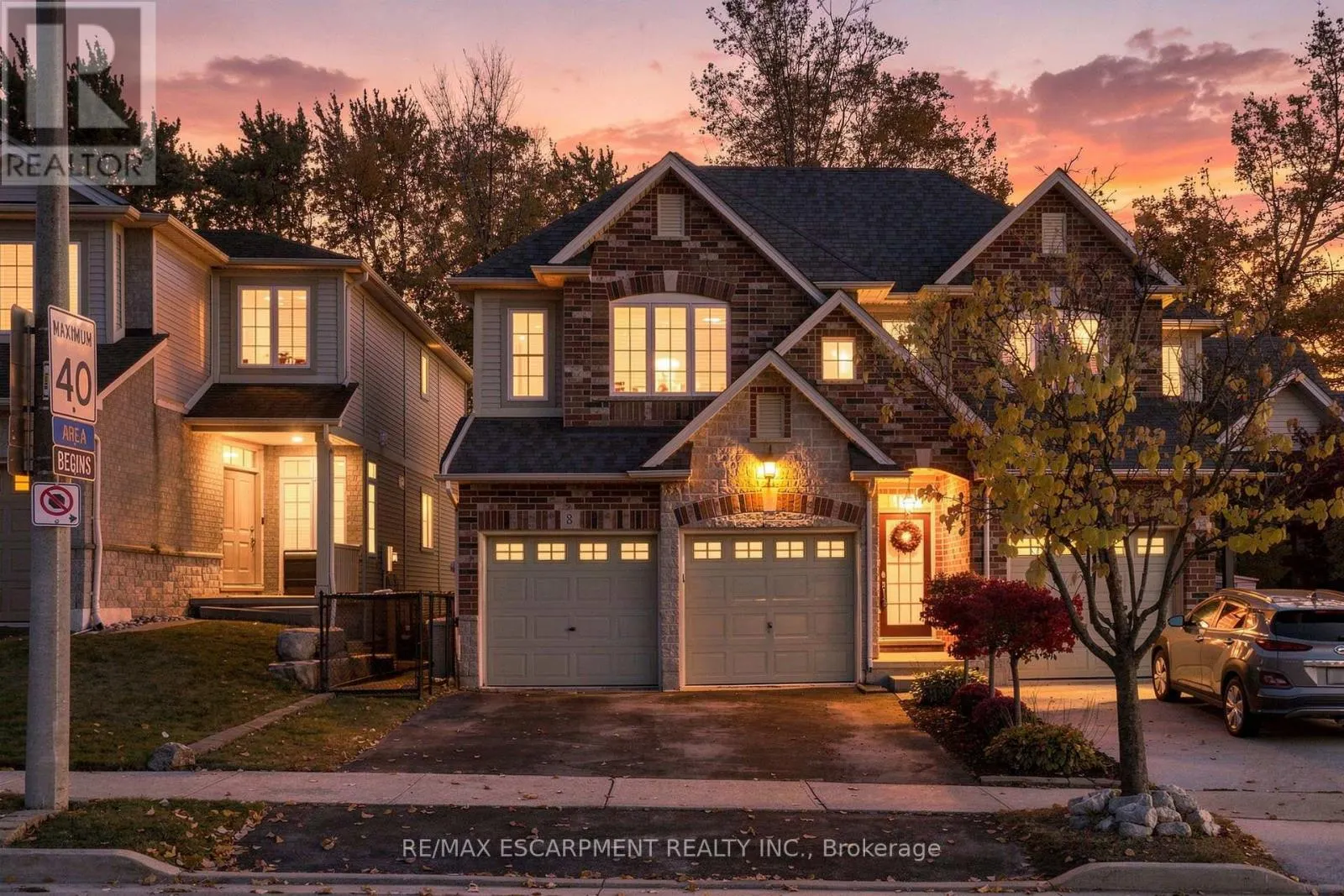 8 GOLDENVIEW COURT