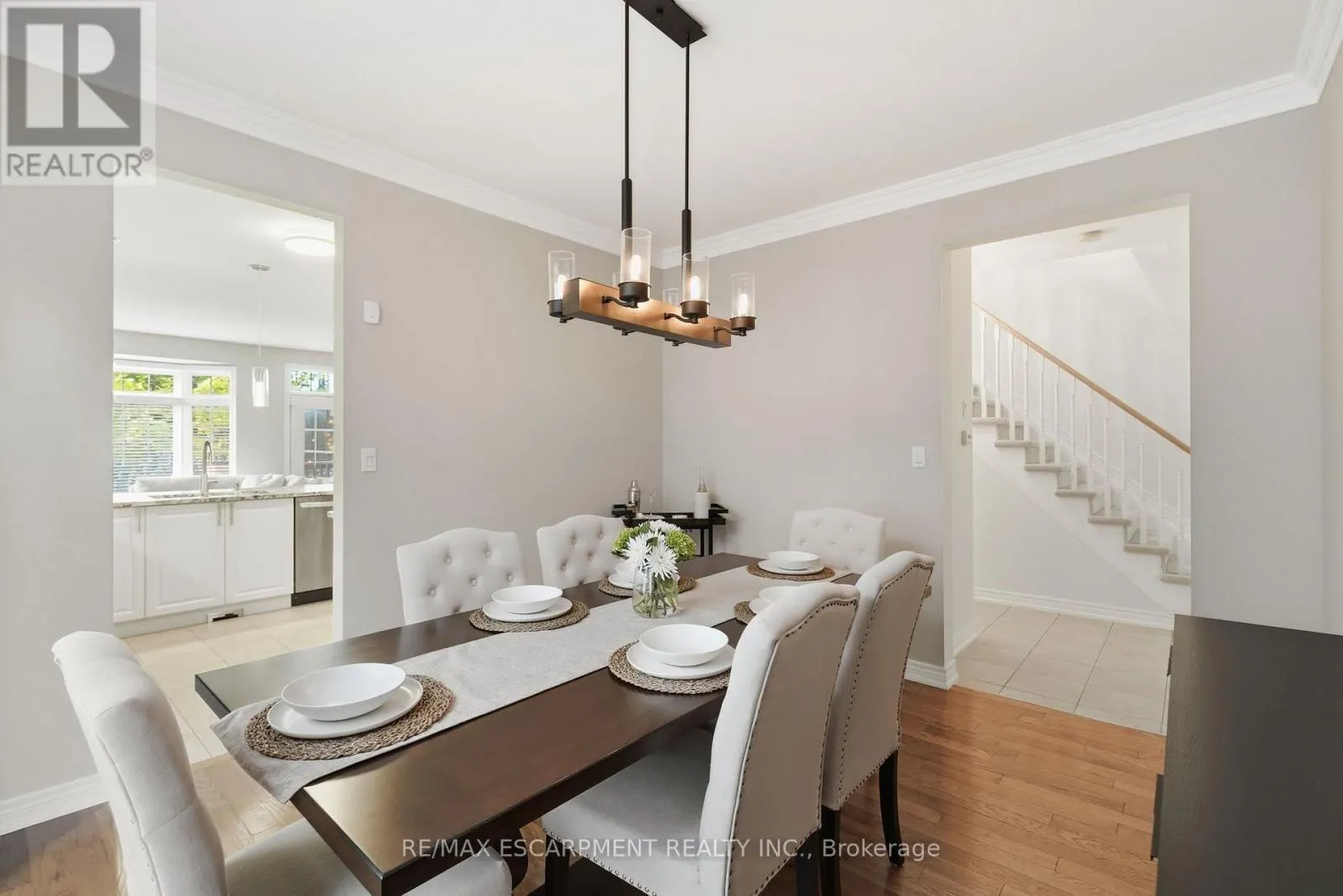 8 GOLDENVIEW COURT