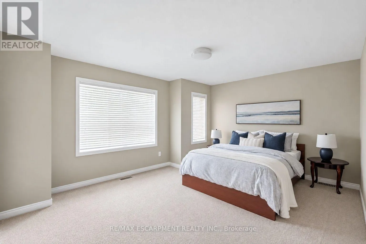 8 GOLDENVIEW COURT